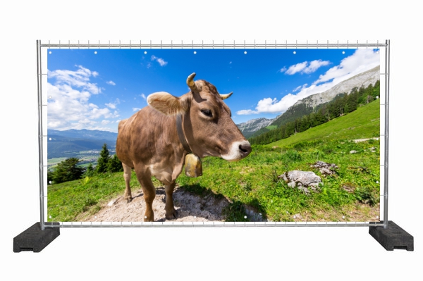 Bauzaunplane mit Naturmotiv KUH / Sichtschutzbanner