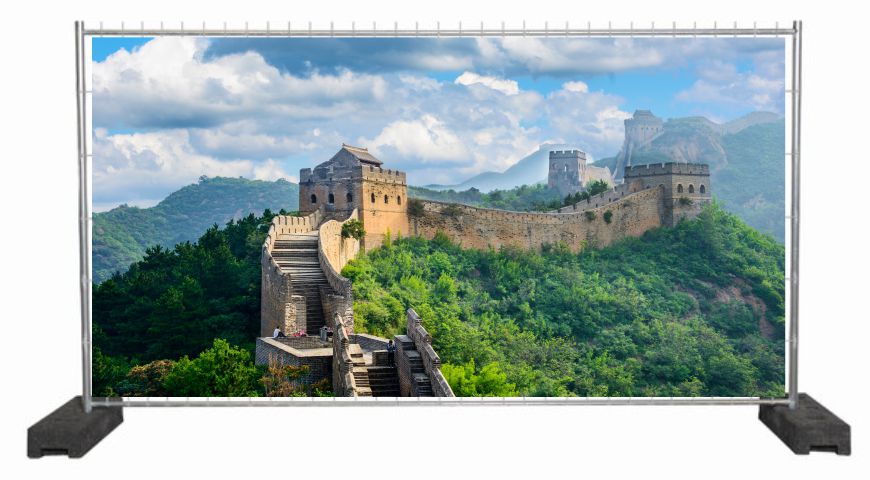 Dekobanner mit der Chinesischen Mauer / Sichtschutzbanner mit Bergmotiv